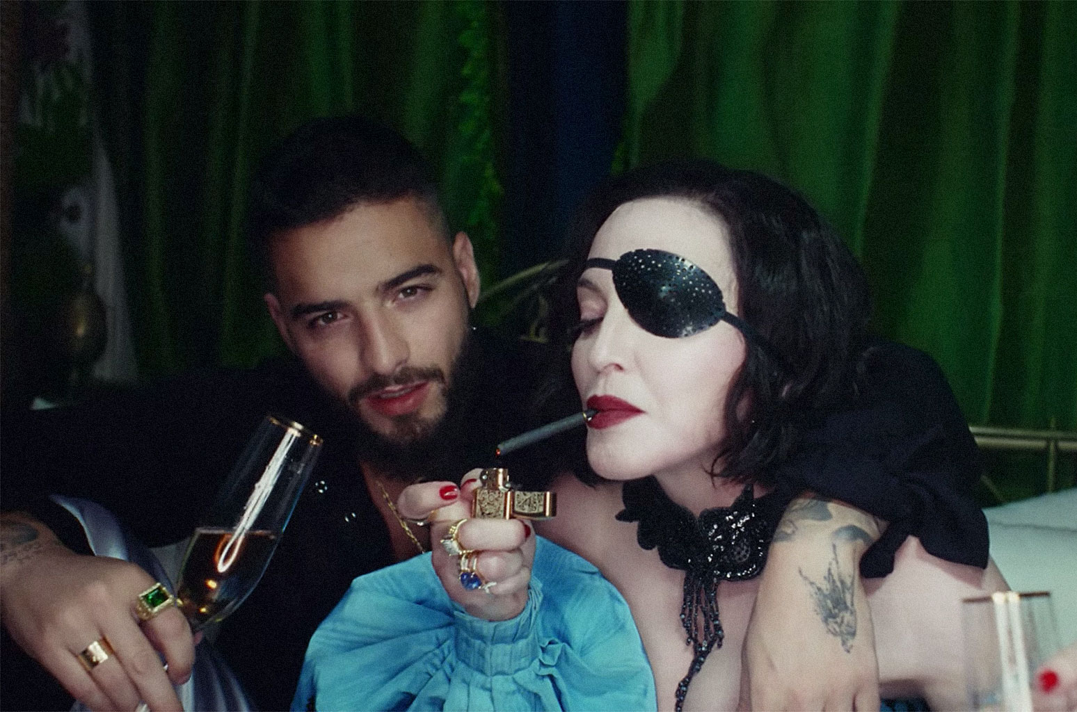 Madonna celebra su boda con Maluma en el video de “Medellín”