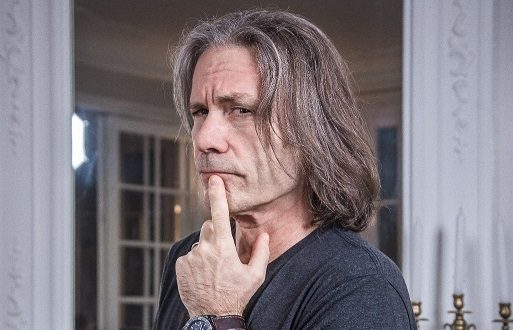 Bruce Dickinson se presenta en el estadio Obras