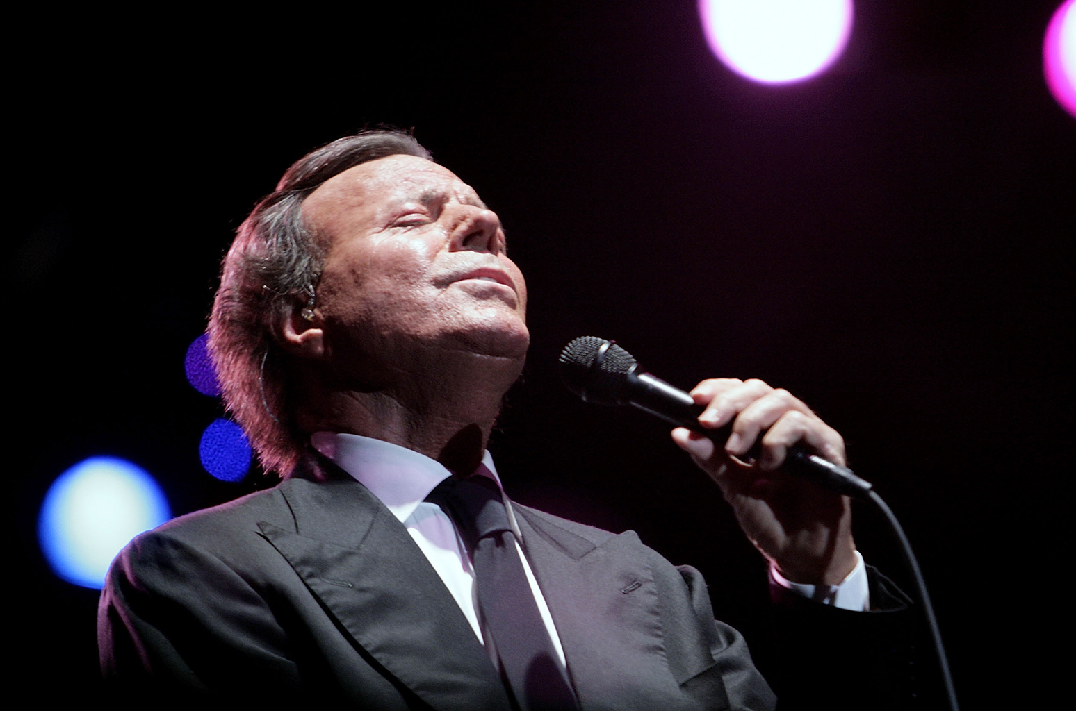 Julio Iglesias y los Latin Grammy lanzan una beca para estudiar en Berklee