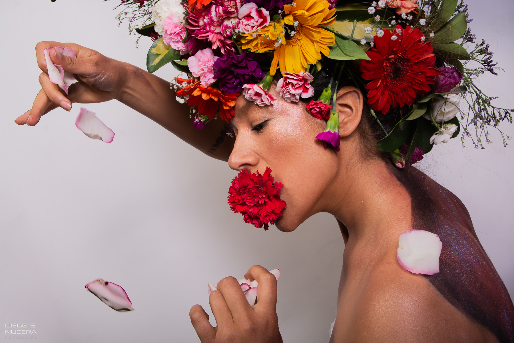 Milena adelantó su disco homónimo con “Fénix en Primavera”