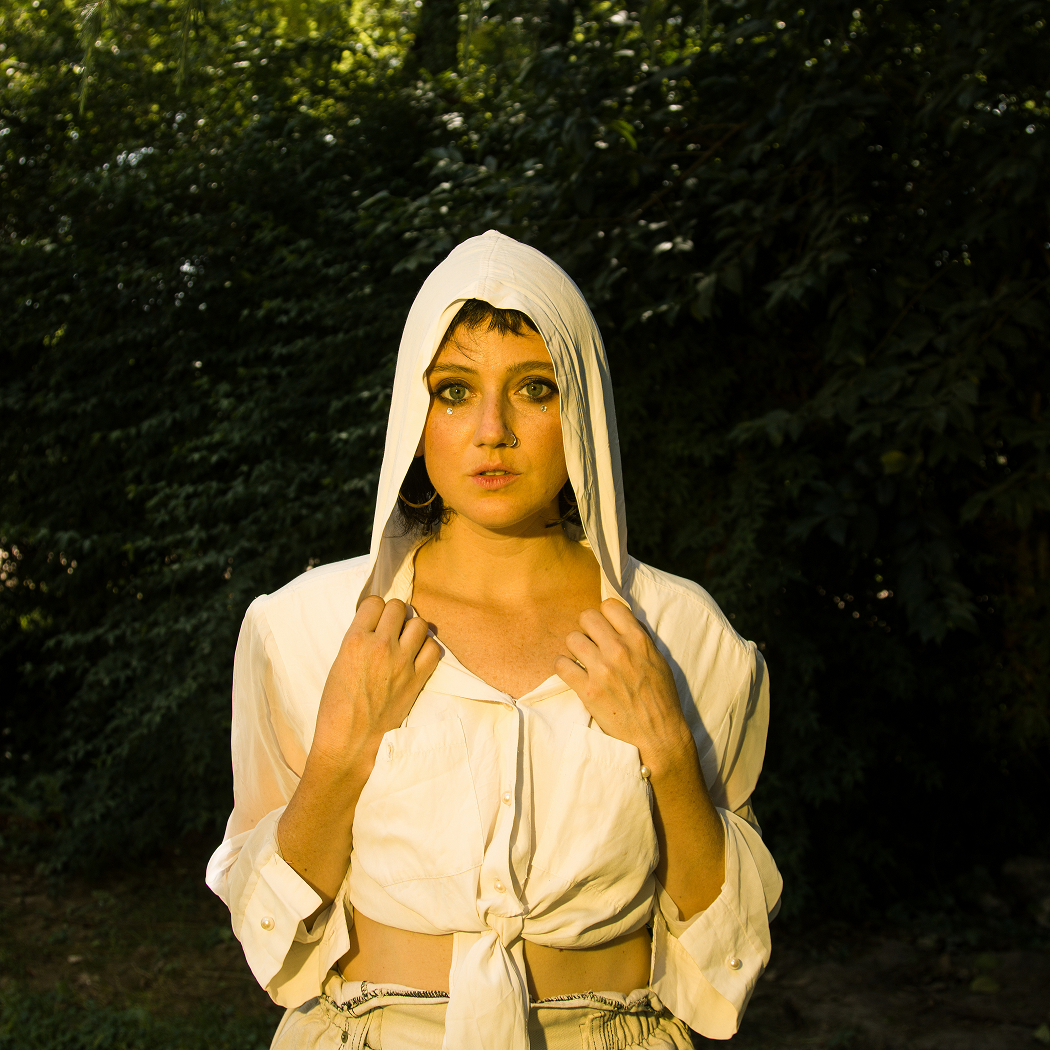Ine Maguire presenta el video de 