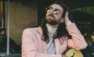“Josefina” es el último single que adelanta el primer disco de Alucino
