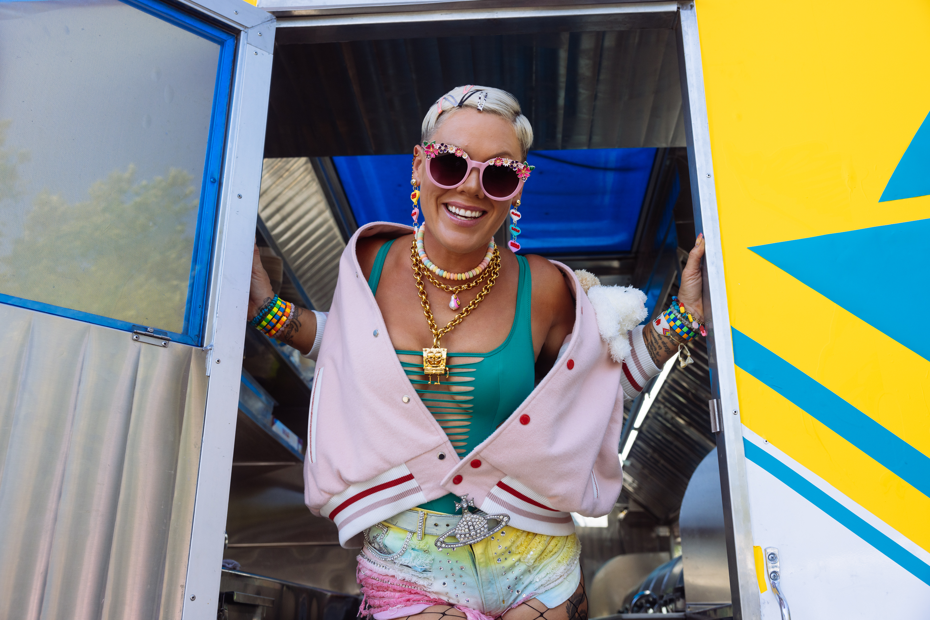 P!NK vuelve a los 90' con el lanzamiento de su single 