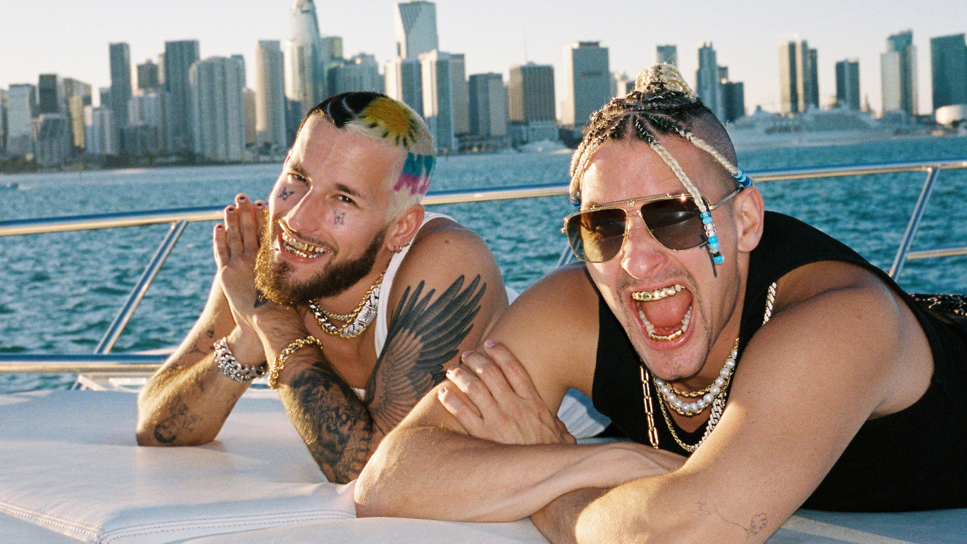 Mau y Ricky celebran el verano en su nuevo single y video, 