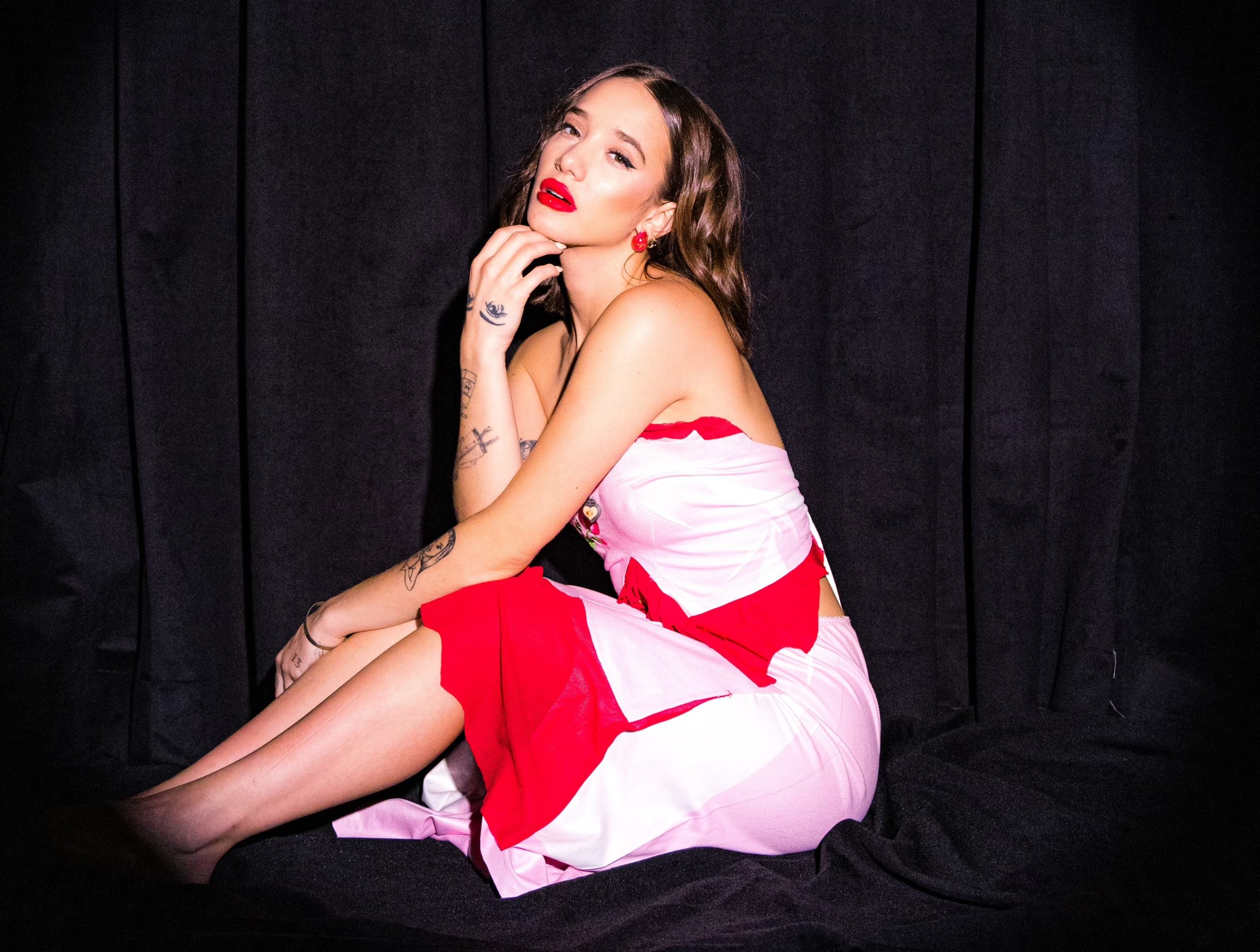 Ángela Torres presentó la bachata “AWCH”