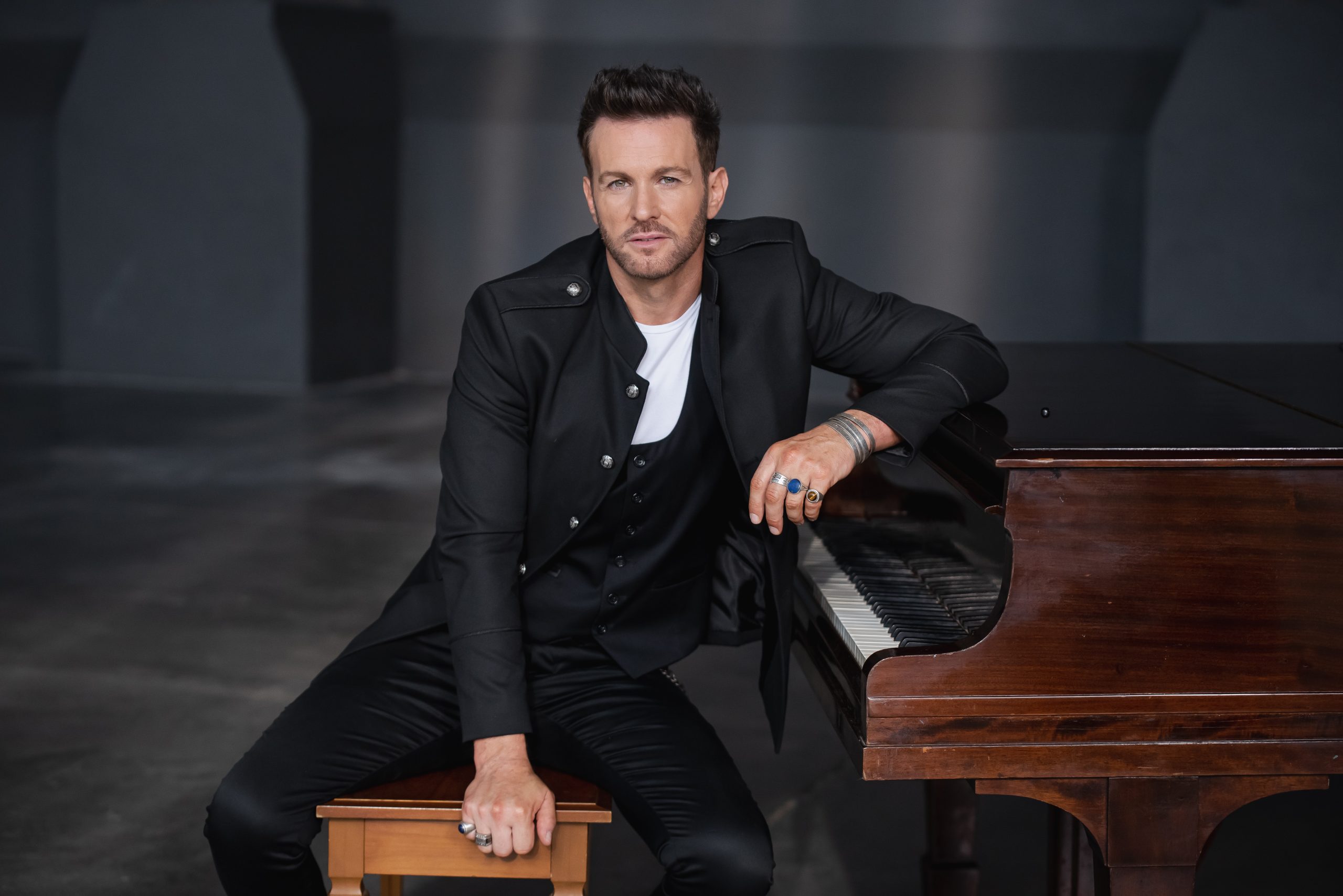 Axel estrenó nuevo single junto a su hija Agy, 
