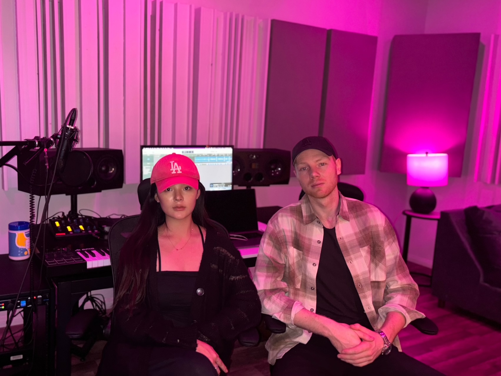 Conocé a los productores detrás del álbum de TeeFLii: 