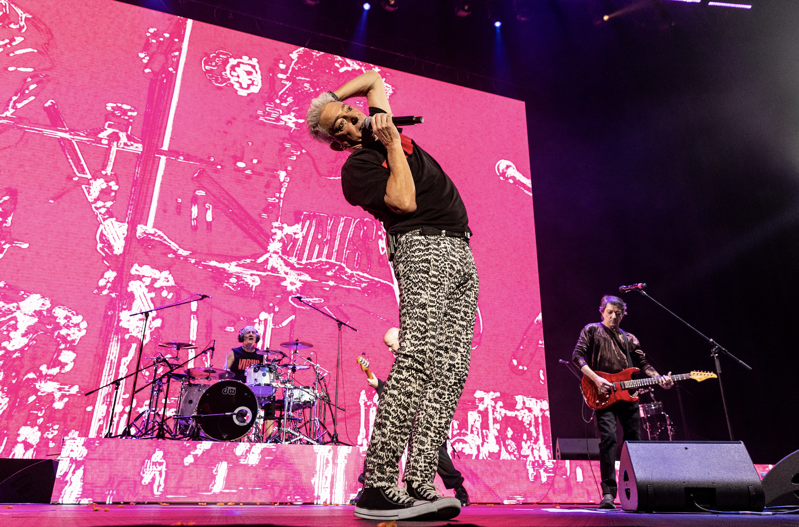 Virus en Buenos Aires: la banda reafirmó su dominio escénico a 40 años de su primer álbum